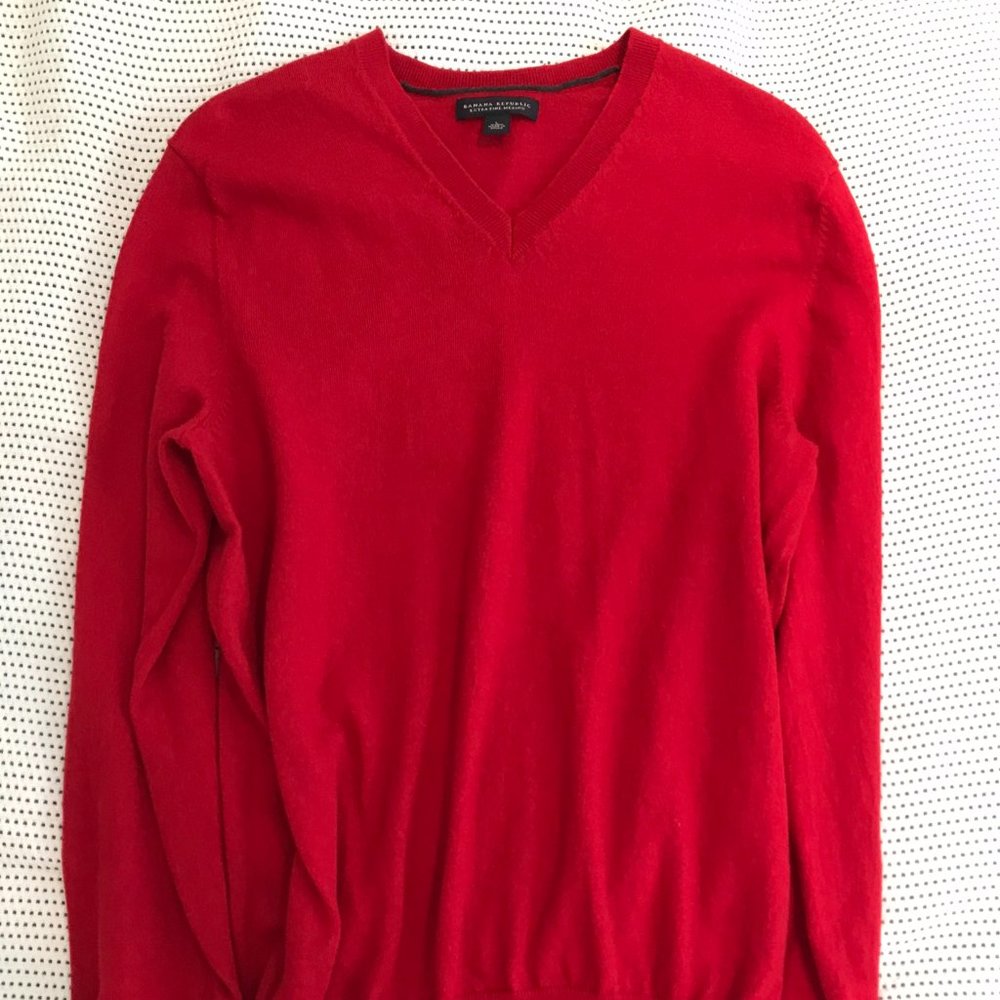 Banana Republic Men's Red V-neck Sweater L